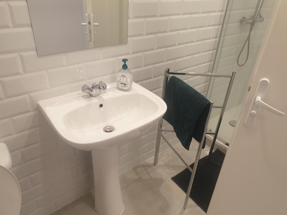 Appartements Renove 2023 Proche Aeroport 5Min, Gare Sncf 2 Min, Tramway Au Pied De L'Immeuble , Parking Possible, Renovated Apartments 2023 Near The Airport 5 Min, Train Station 2 Min, Tram Next To The Building 1 Min, Parking Possible Nice Exteriér fotografie
