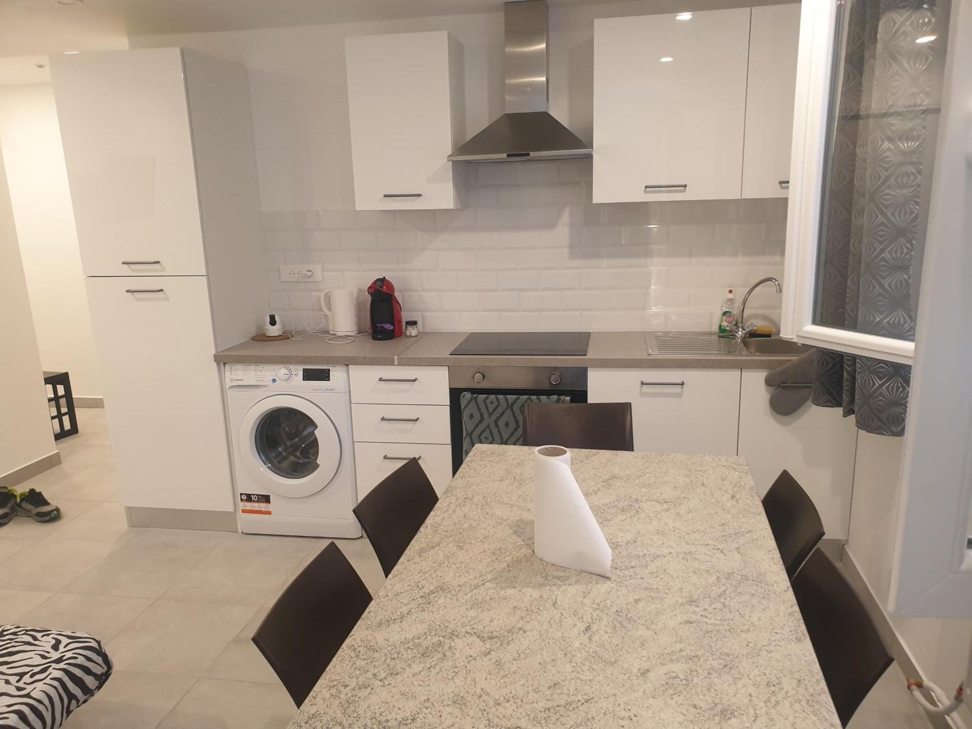 Appartements Renove 2023 Proche Aeroport 5Min, Gare Sncf 2 Min, Tramway Au Pied De L'Immeuble , Parking Possible, Renovated Apartments 2023 Near The Airport 5 Min, Train Station 2 Min, Tram Next To The Building 1 Min, Parking Possible Nice Pokoj fotografie