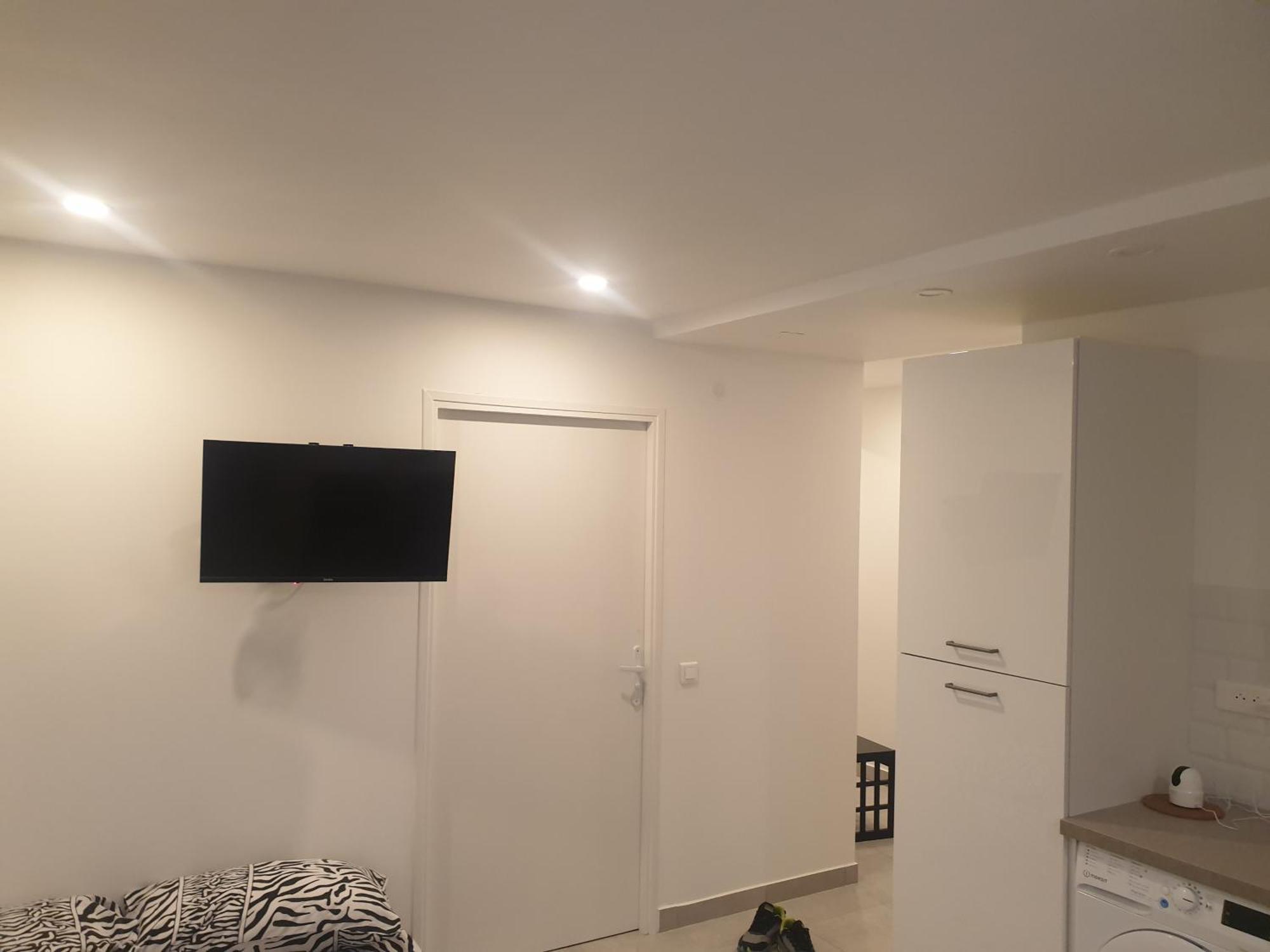 Appartements Renove 2023 Proche Aeroport 5Min, Gare Sncf 2 Min, Tramway Au Pied De L'Immeuble , Parking Possible, Renovated Apartments 2023 Near The Airport 5 Min, Train Station 2 Min, Tram Next To The Building 1 Min, Parking Possible Nice Pokoj fotografie