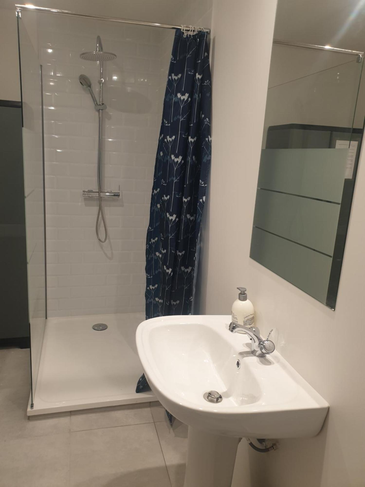 Appartements Renove 2023 Proche Aeroport 5Min, Gare Sncf 2 Min, Tramway Au Pied De L'Immeuble , Parking Possible, Renovated Apartments 2023 Near The Airport 5 Min, Train Station 2 Min, Tram Next To The Building 1 Min, Parking Possible Nice Pokoj fotografie