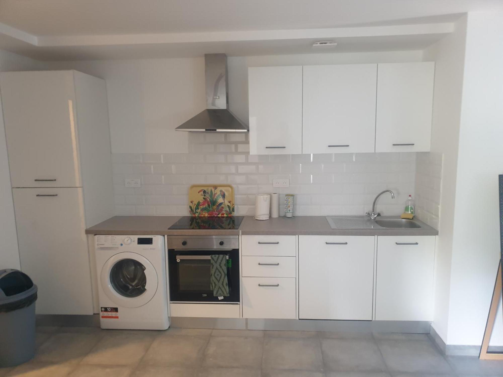 Appartements Renove 2023 Proche Aeroport 5Min, Gare Sncf 2 Min, Tramway Au Pied De L'Immeuble , Parking Possible, Renovated Apartments 2023 Near The Airport 5 Min, Train Station 2 Min, Tram Next To The Building 1 Min, Parking Possible Nice Pokoj fotografie